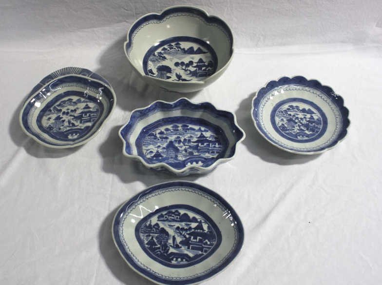 Group of Chinese Canton Style Porcelain Bowls: Varying shapes & sizes. Largest measures, 4.5 inches in height, 10.5 inches diameter