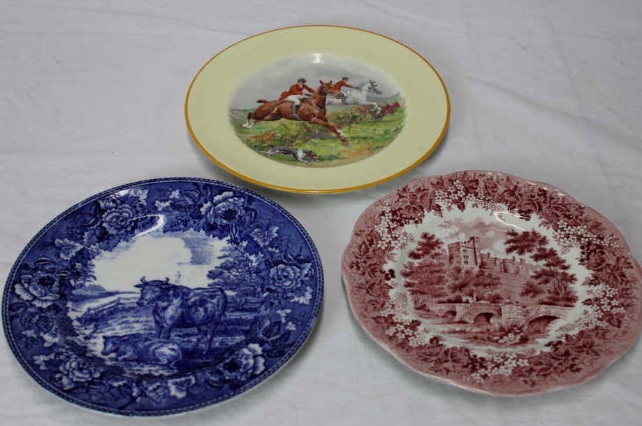 Two Johnson Brothers & One Wedgwood Plate: Two Johnson Brothers & One Wedgwood Plate Decal & transferware Diameter 10 Inches