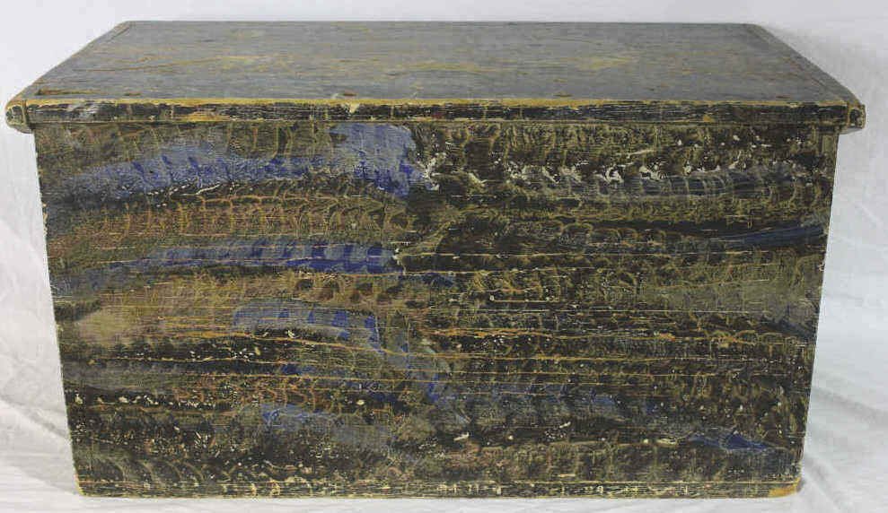 Antique American Primitive Blanket Chest Trunk: Antique American Primitive Blanket Chest Trunk Grain painted Height 16 inches. Width 30 inches. Depth 17 inches. Property of an Upper East Side Duplex.