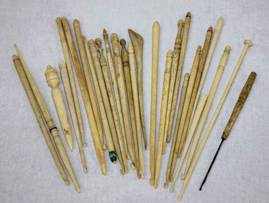 Vintage Carved Bone Crochet Hooks: 27 Vintage carved Bone Crochet Hooks Various Sizes Largest 6 Inches