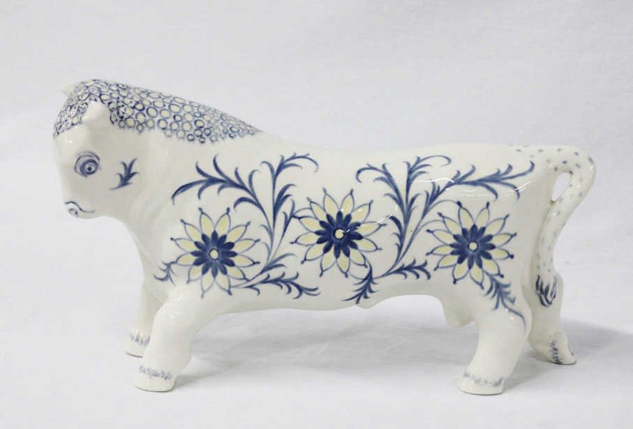 Wedgewood Painted Decorative Porcelain Bull: Height 7.5 Inches Width 12.5 Inches Depth 3.5 Inches