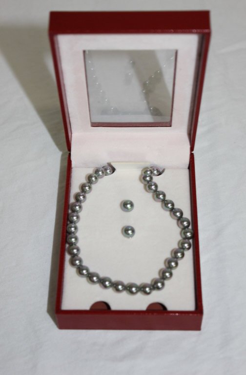 Majorica Necklace and Earrings: Majorica Necklace and Earrings