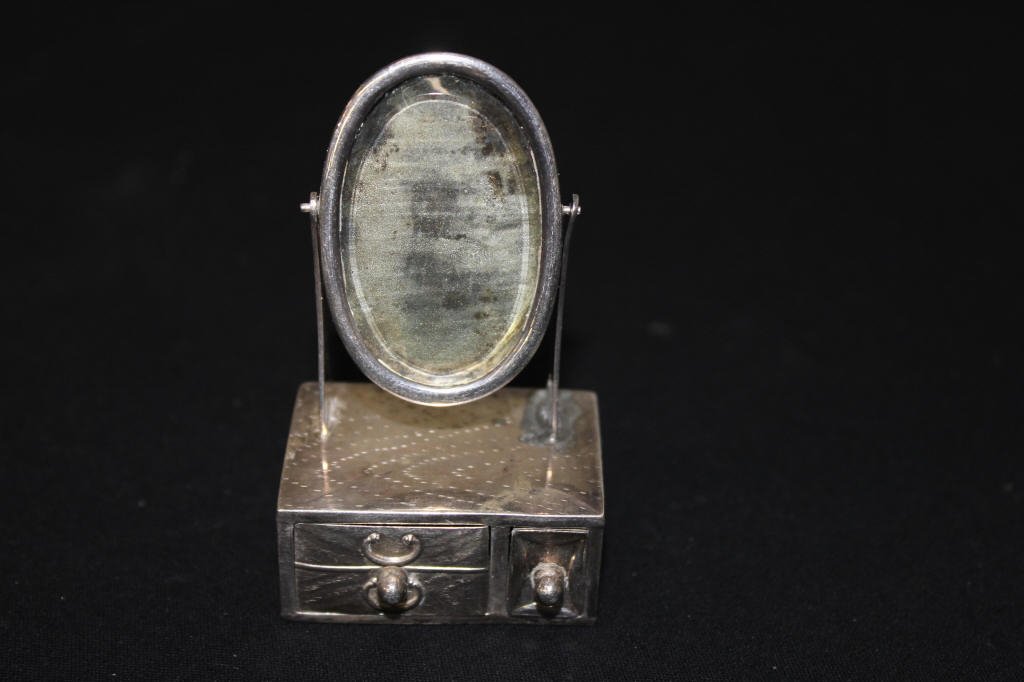 Miniature Sterling Mirror on Stand with 2 drawers: Marked on Bottom Sterling 59.9gr Height 3.5 Inches
