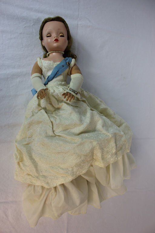 1955 Madame Alexander Queen Elizabeth Cissy Doll (1 of 7)
