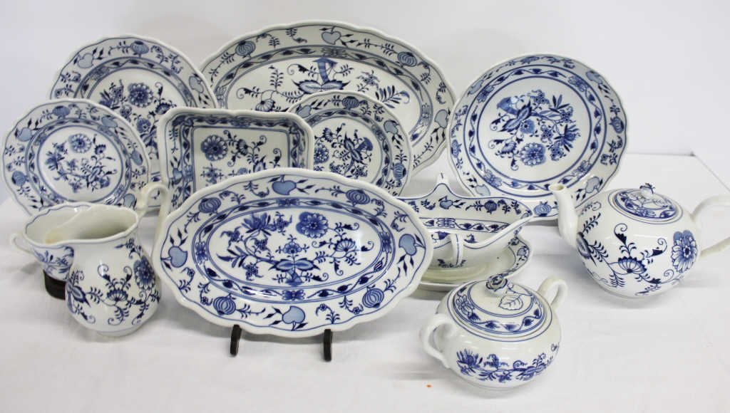 Blue and White Original Zwiebelmaster China Set: Genuine Onion Pattern XXX