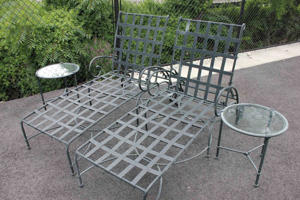 Brown Jordan Pair Chaise Lounge Chairs/2 End Table (1 of 2)