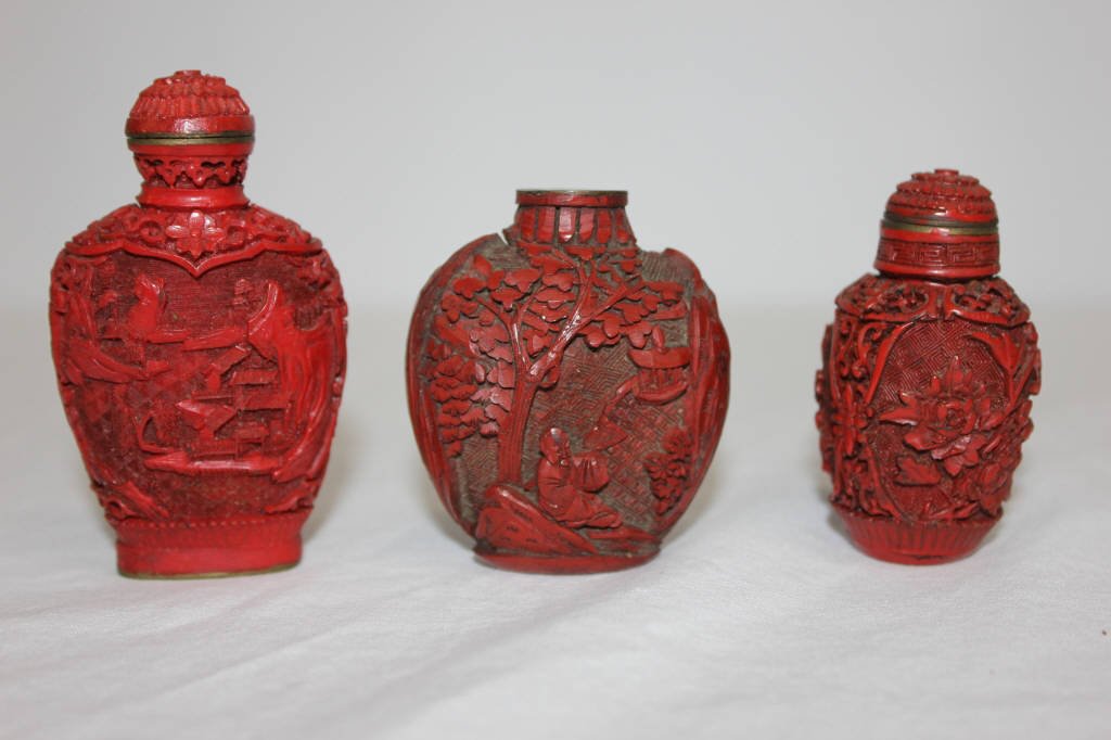 Three Carved Chinese Antique Cinnabar Snuff Bottle (1 of 7)