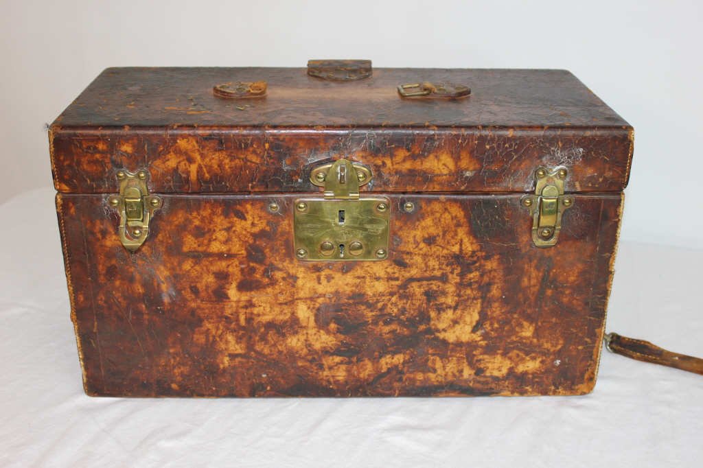 Antique Louis Vuitton Camera Case (1 of 10)
