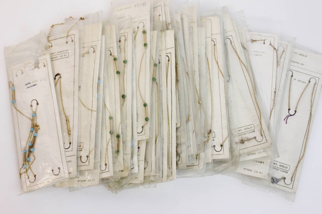 Mixed Lot of (34) 14kt Gold Chain Necklaces (1 of 8)