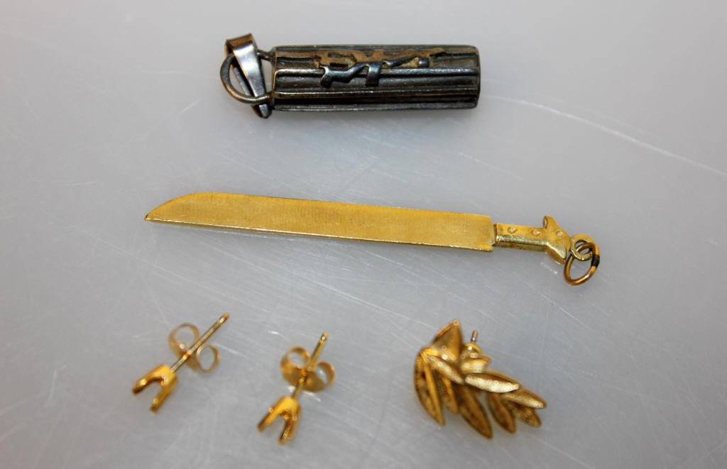 Mixed Lot of Gold Jewelry (1 of 5)