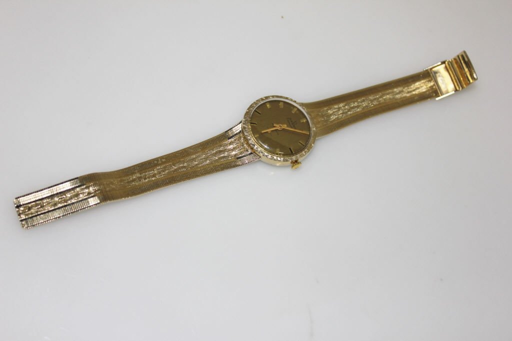 Gentlemen's 18K Gold Plate Omega  Seamaster Watch (1 of 7)