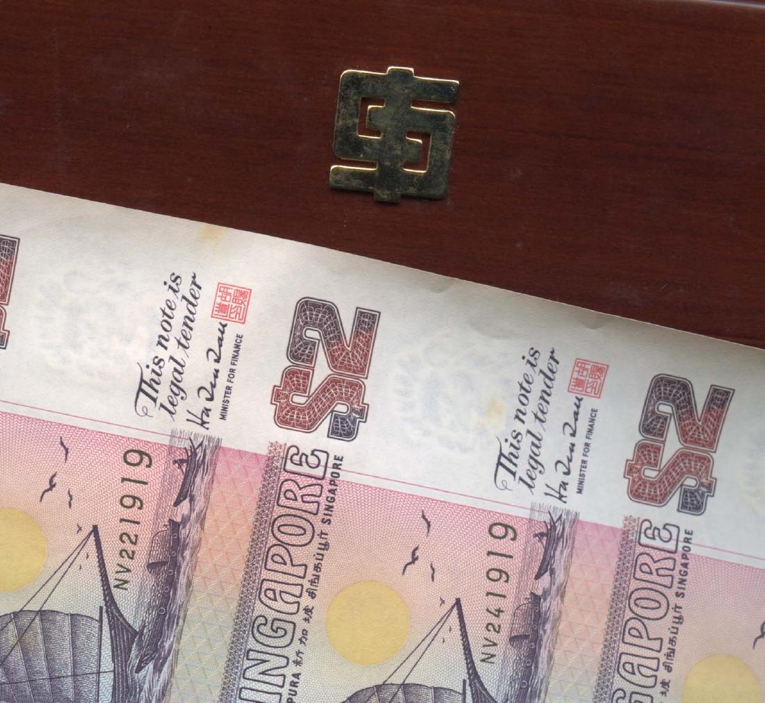SINGAPORE: Ship Series: $2 25 in 1 Uncut Sheet with BCCS Logo (KNB25u7) UNC with official wooden box and cert.