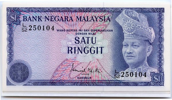 MALAYSIA. 3rd & 4th Series: RM1 1976 & 1981 L/52 250104: MALAYSIA. 3rd & 4th Series: RM1 1976 & 1981 L/52 250104 & L/82 728097, L/82 728099, Q/4 906414 (KNB13a, 19) Original AU-UNC (4pcs)