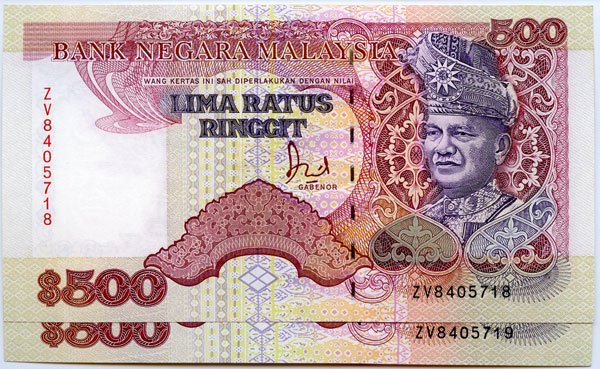 MALAYSIA. 6th Series: RM500 1986 consecutive pair ZV840: MALAYSIA. 6th Series: RM500 1986 consecutive pair ZV8405718 (KNB38a) Minor handling, nicel UNC (2pcs)