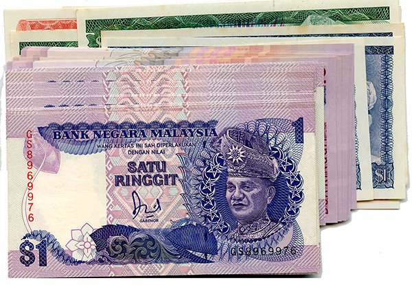 MALAYSIA 3rd Series: RM1 H/3 173596-600, RM5 A/78: MALAYSIA 3rd Series: RM1 H/3 173596-600, RM5 A/78 180299-300, RM10 E/69 102729, E/79 801985 (KNB13a-15). 6th Series RM2 (24) (KNB32c) 10th Series RM1 (10) (KNB56). Minor foxing, generally original GEF