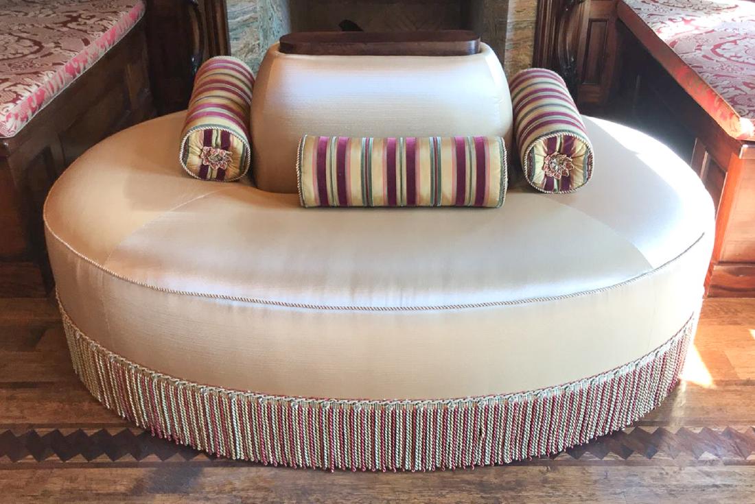 A Custom Made Oval Tete E Tete (1 of 3)