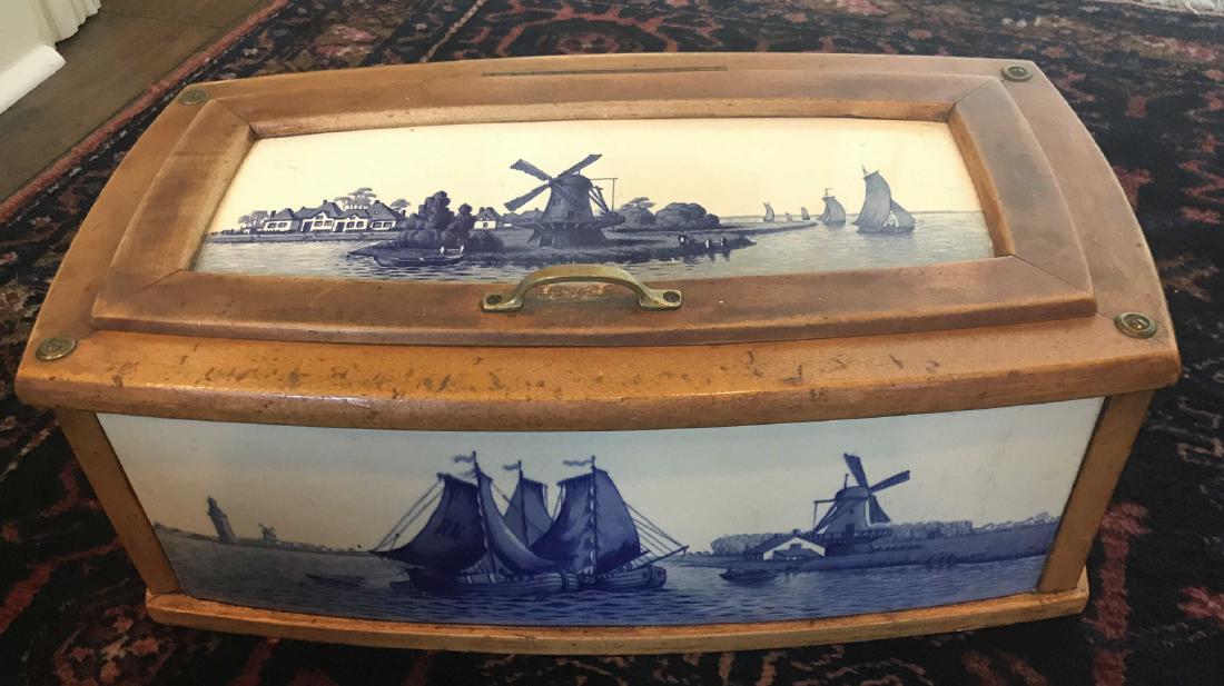 Antique Dutch Maple Bread Box. (1 of 3)