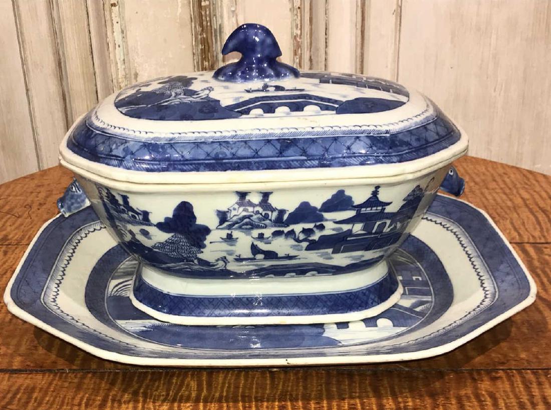 18th Century Chinese Export Tureen. (1 of 3)