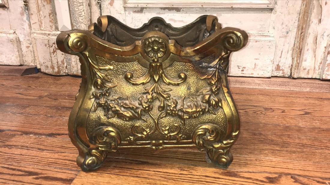 Heavy Bronze Planter. (1 of 5)