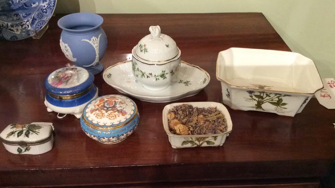 Lot Of 8 Vanity Items, Including Wedgwood (1 of 5)