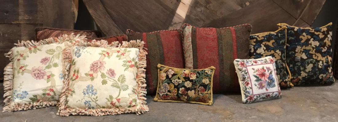 Lot Of 10 Pillows (1 of 4)