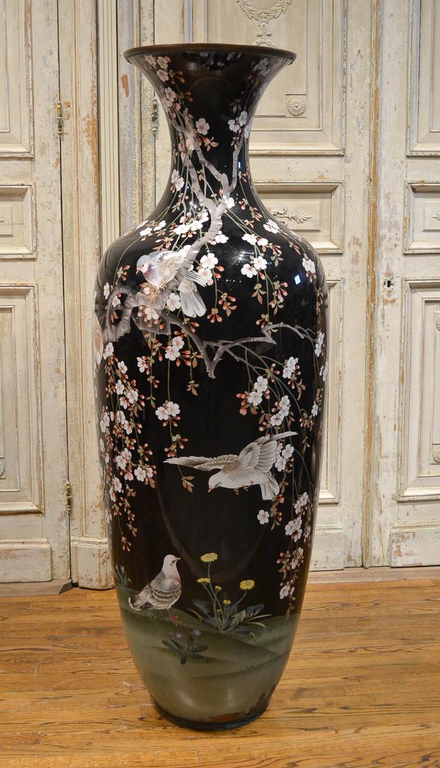 Palace size Japanese Cloisonne Vase. (1 of 11)
