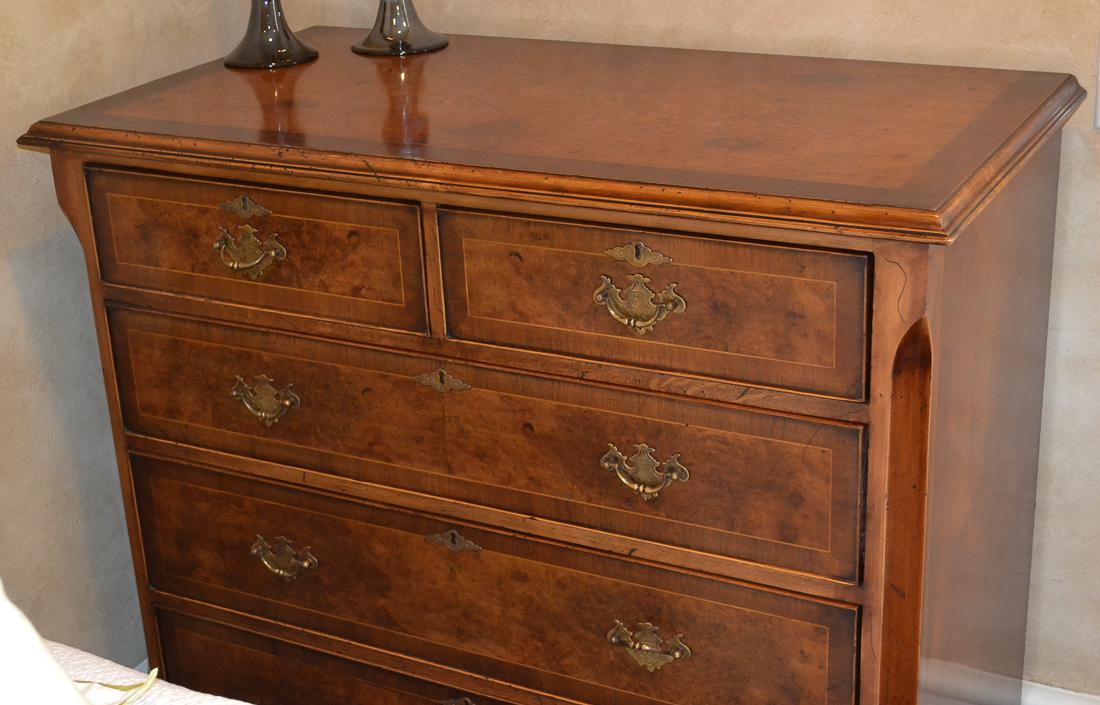 English Queen Anne Style Chest. (1 of 4)