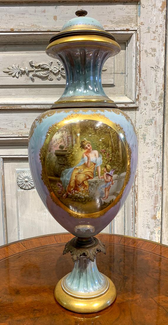 Exquisite Royal Vienna Vase. (1 of 5)