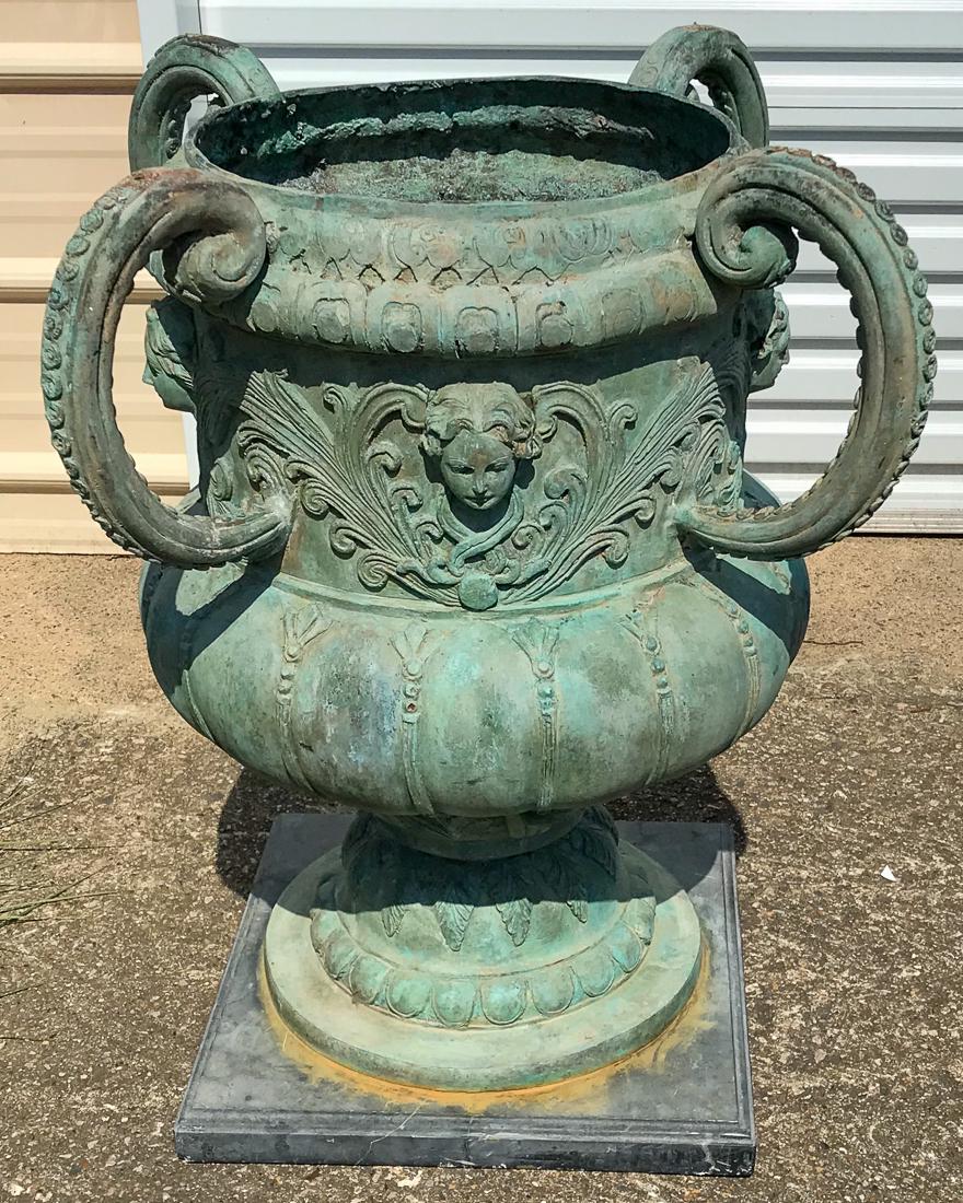 Verde garden urn (1 of 4)