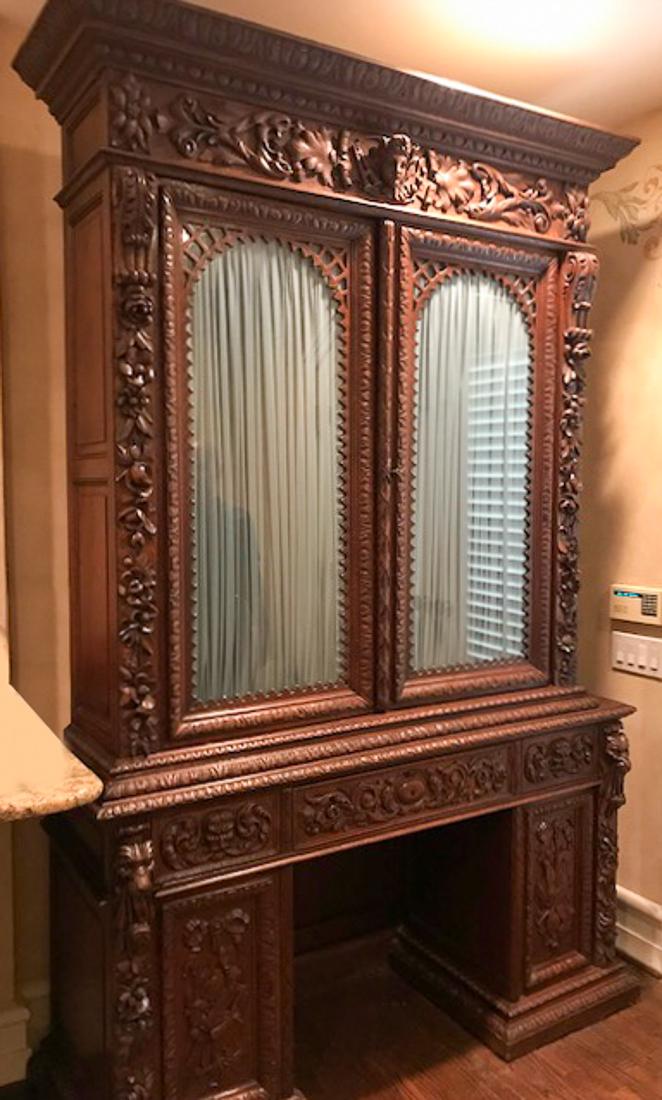 Large Continental BibliothÃ¨que. (1 of 6)