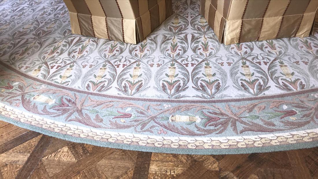 Custom Edward Fields Rug: 20 Feet 7 Inches Round Good Condition