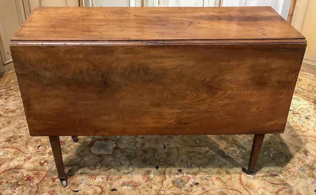 Antique English Drop-Leaf Table. (1 of 4)