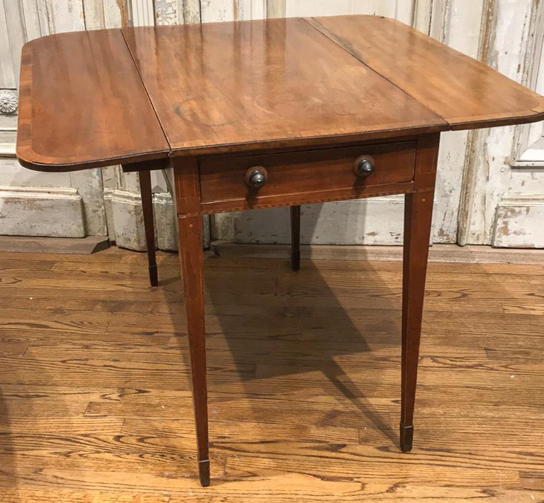 Federal Style Pembroke Table. (1 of 5)