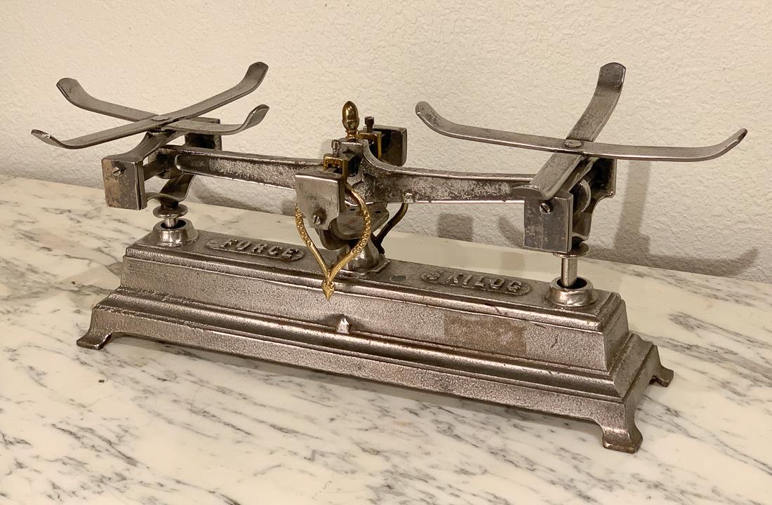 Force 5 Kilo Iron Balance Scale.: French. 7H X 18W.