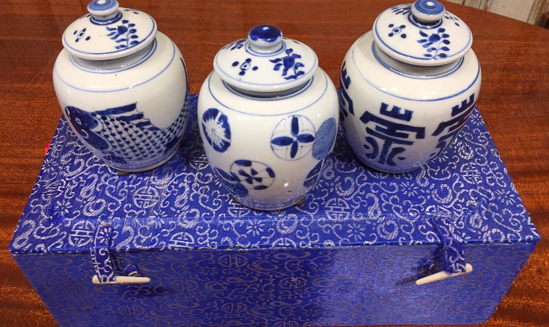 Set Of 3 Chinese Ginger Jars. (1 of 3)