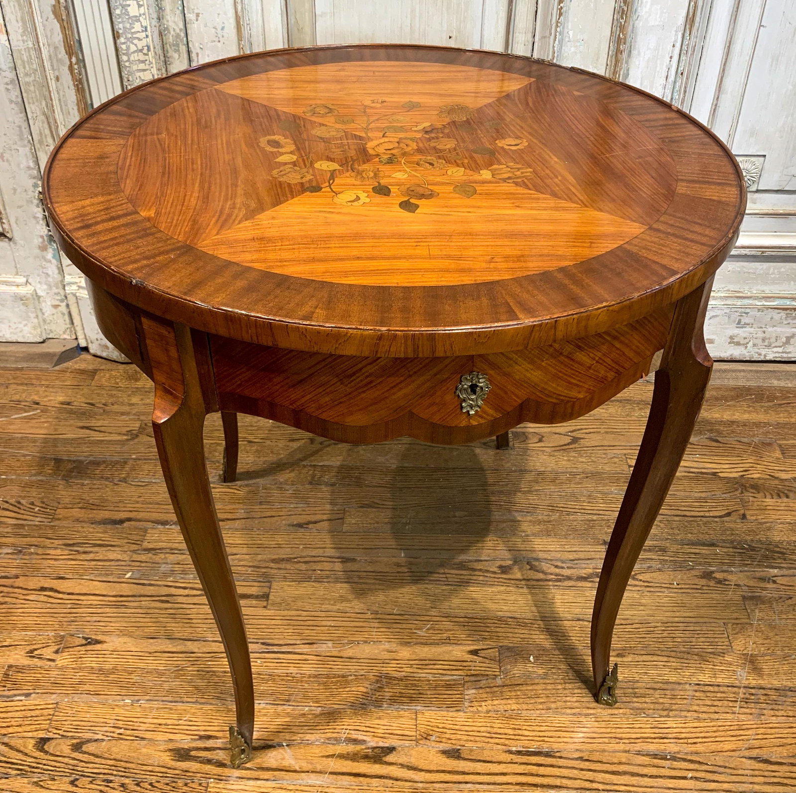 French Louis XV Kingwood Center Table: Floral inlaid top; good condition with minor veneer losses etc