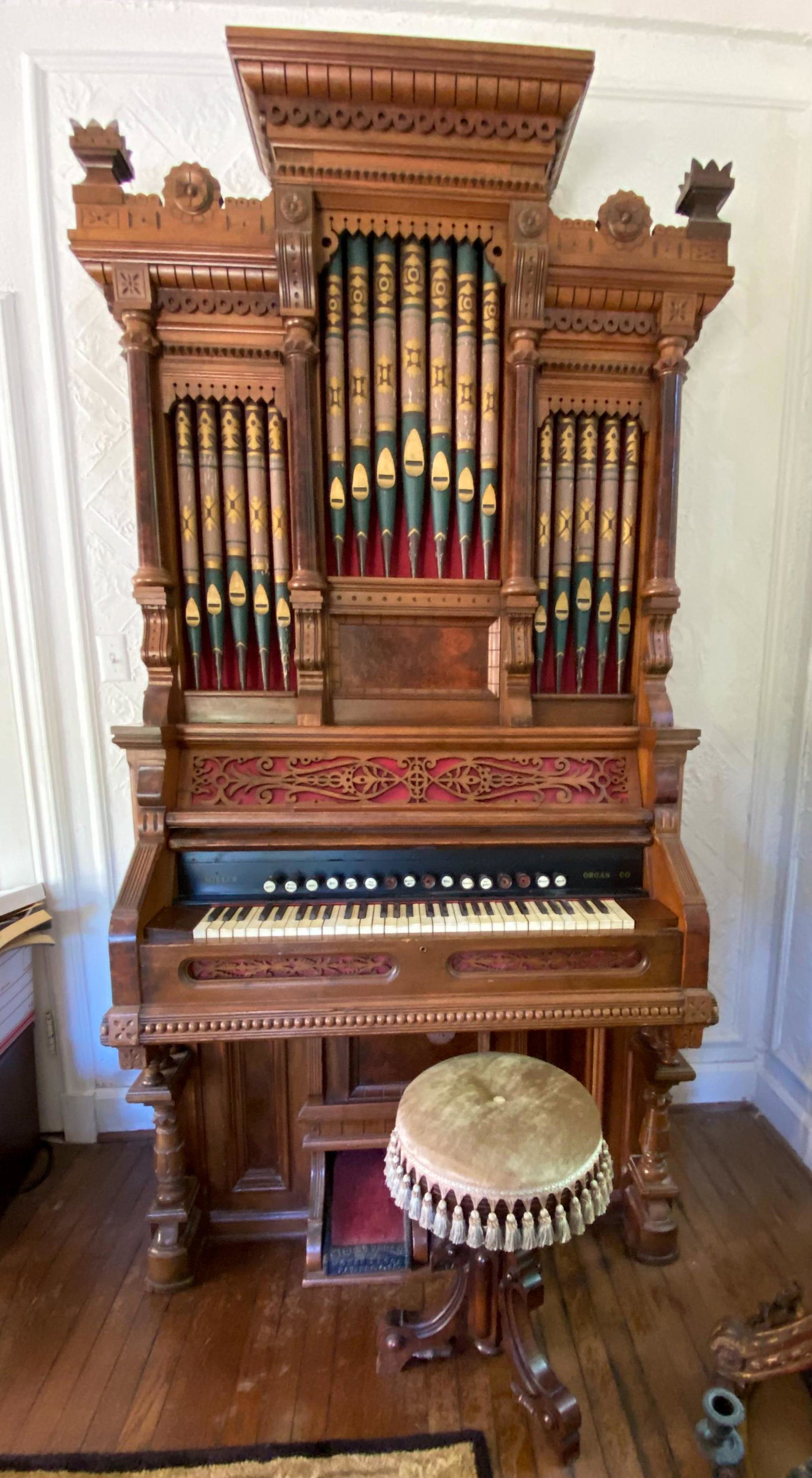 A Rare American Victorian Walnut Pump Organ: C.1860, In Playing Condition, but extent unknown. 51x28x98