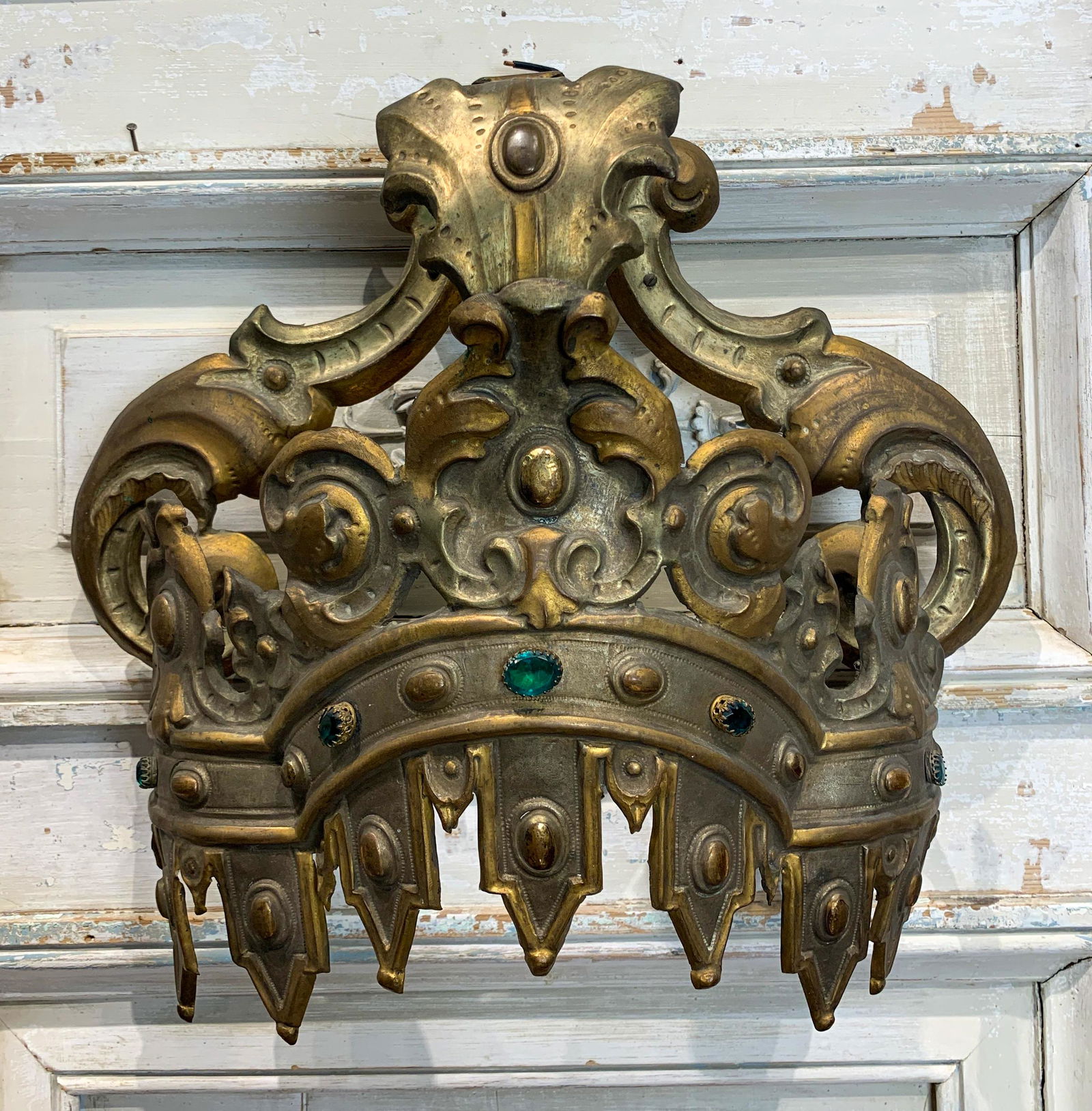 Antique Continental Brass Crown Hanging Rack: 16 W X 15 H