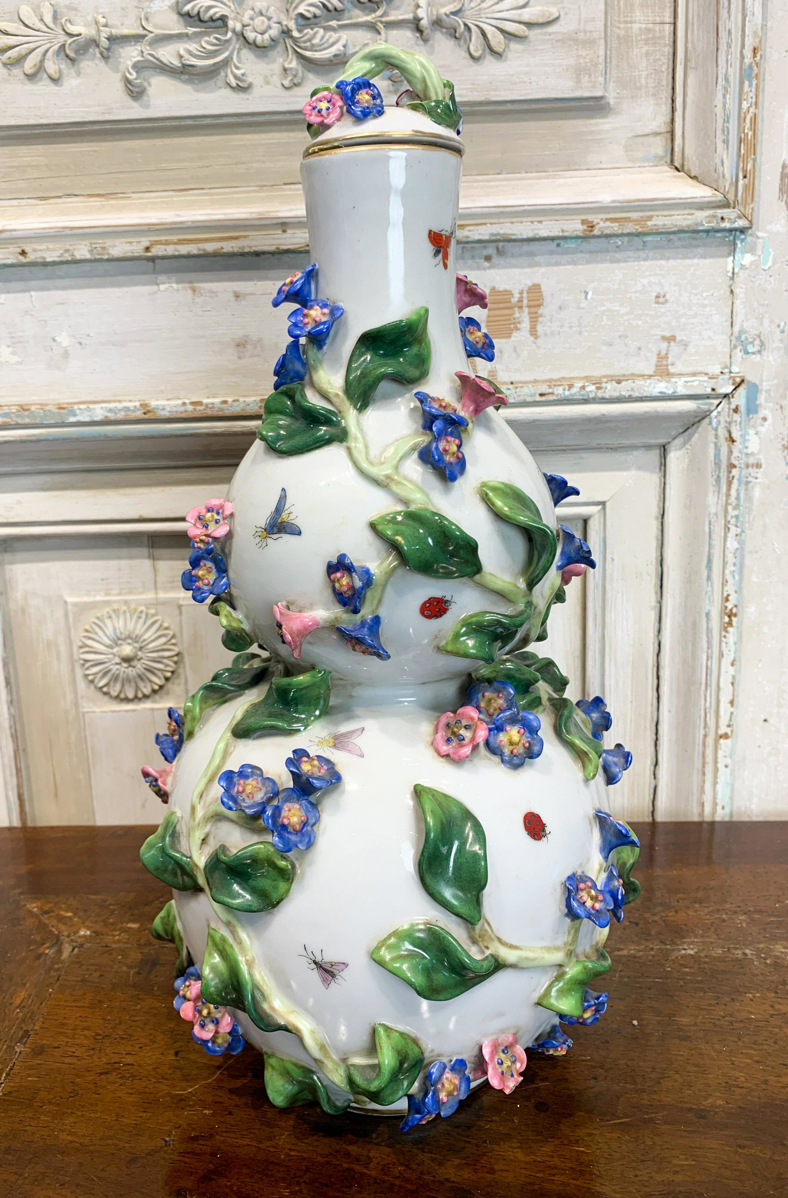 Chinese United Wilson 1897 Porcelain Vase: Good Condition; 16h