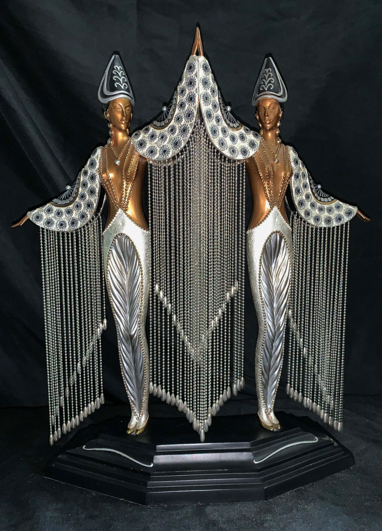 Erte, Bronze, Les Bijoux De Perles: Title: Les Bijoux De Perles Series: Treasures In Bronze Edition: 514 (12 Ap & 2 Hc) Number: 3 Year: 1991 Size: 18 1/2" X 15" X 6" Media: Bronze. With Coa And Excellent Condition.