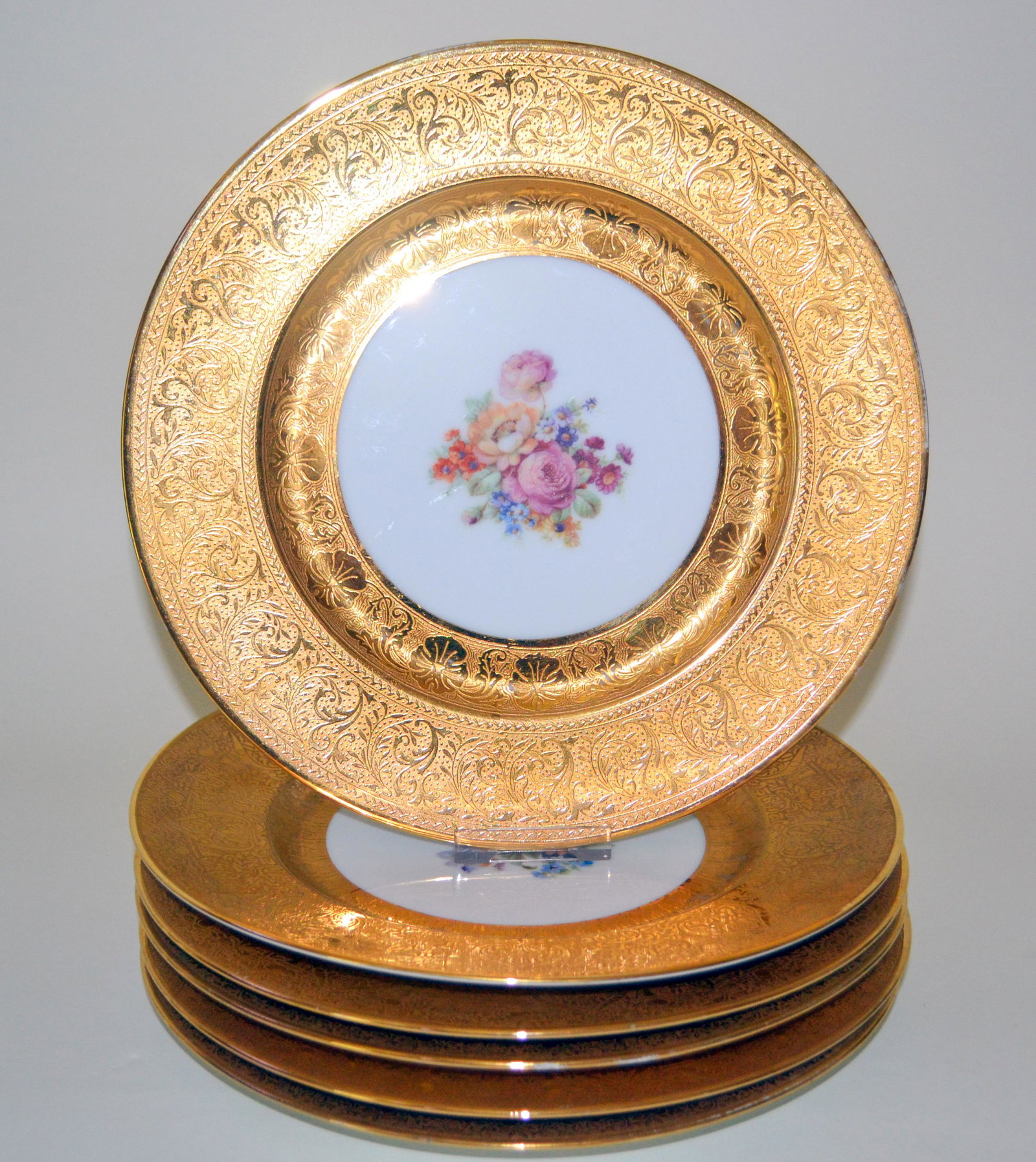 Royal Bavarian Hutschenreuther Selb 22k Gold: Gold Embellished Plates (6). Fine Bone China, Decorated. 22k Gold, Hallmark On Reverse. 10.75dia. Good For Age