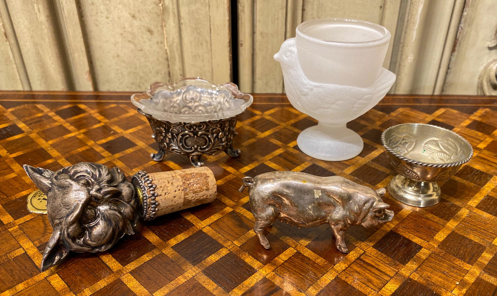 5 Piece Lot Of Sterling And Plate Cabinet Pieces: Includes Vintage French Egg Cup, Sterling And Glass Salt Cellar, Sterling (unmarked) Pig, Cup (possibly Tin), And Vintage Spelter Owl Wine Cork See Photos For Good Condition.