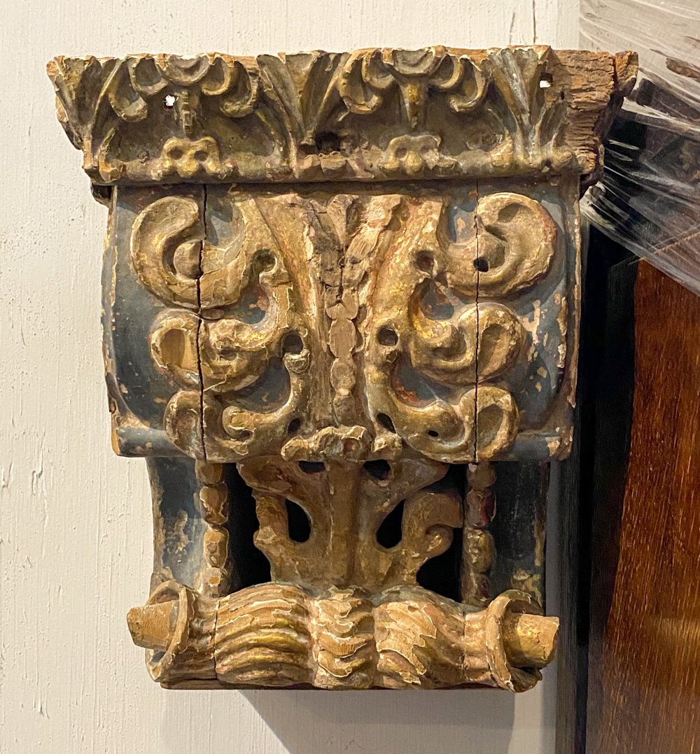 17th Century Italian Giltwood Bracket: 8h, see photos for good and typical antique condition.