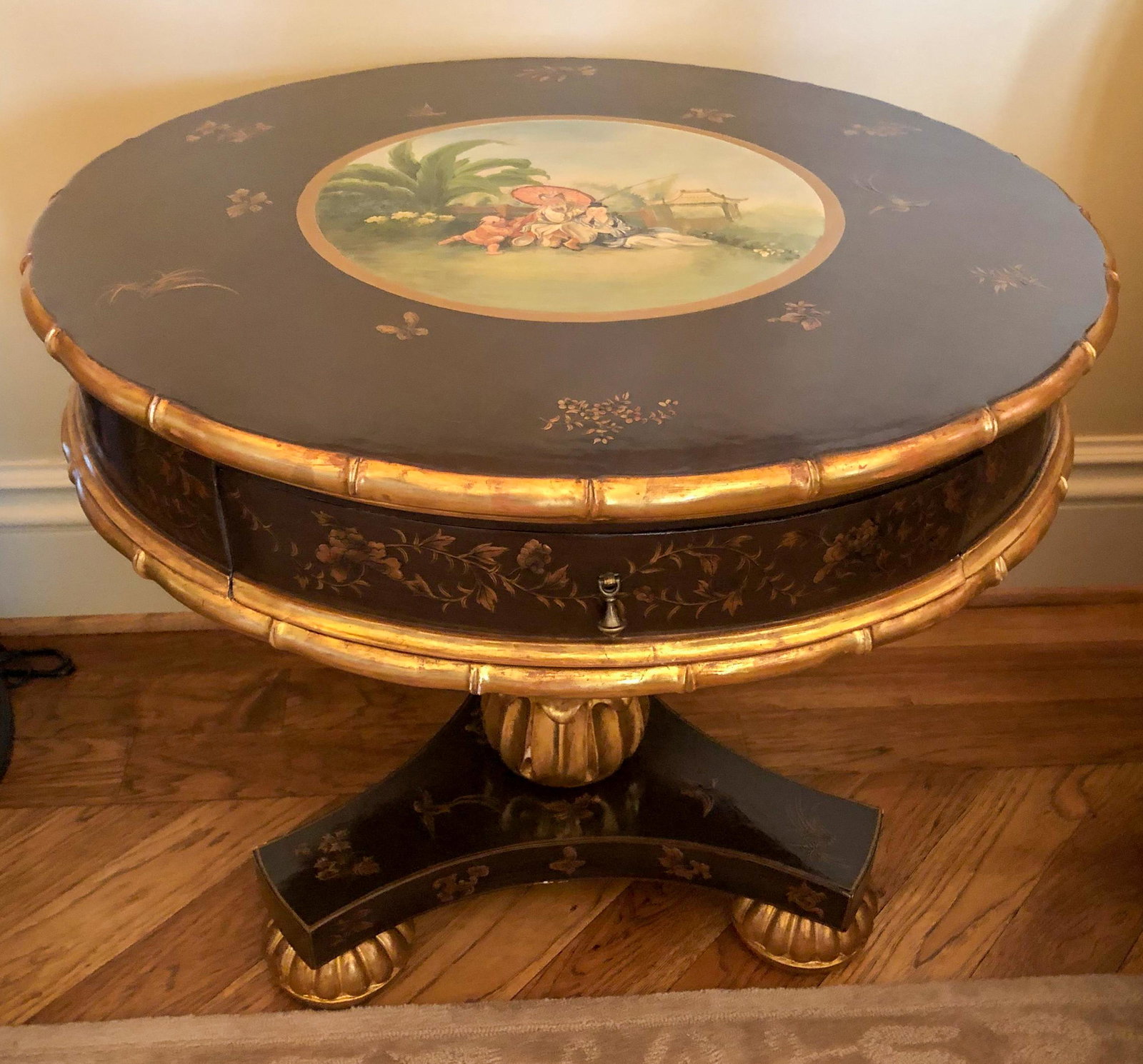 20th Century Chinoiserie Center Table: 30 X 27" Made By Rossi In Excellent Condition