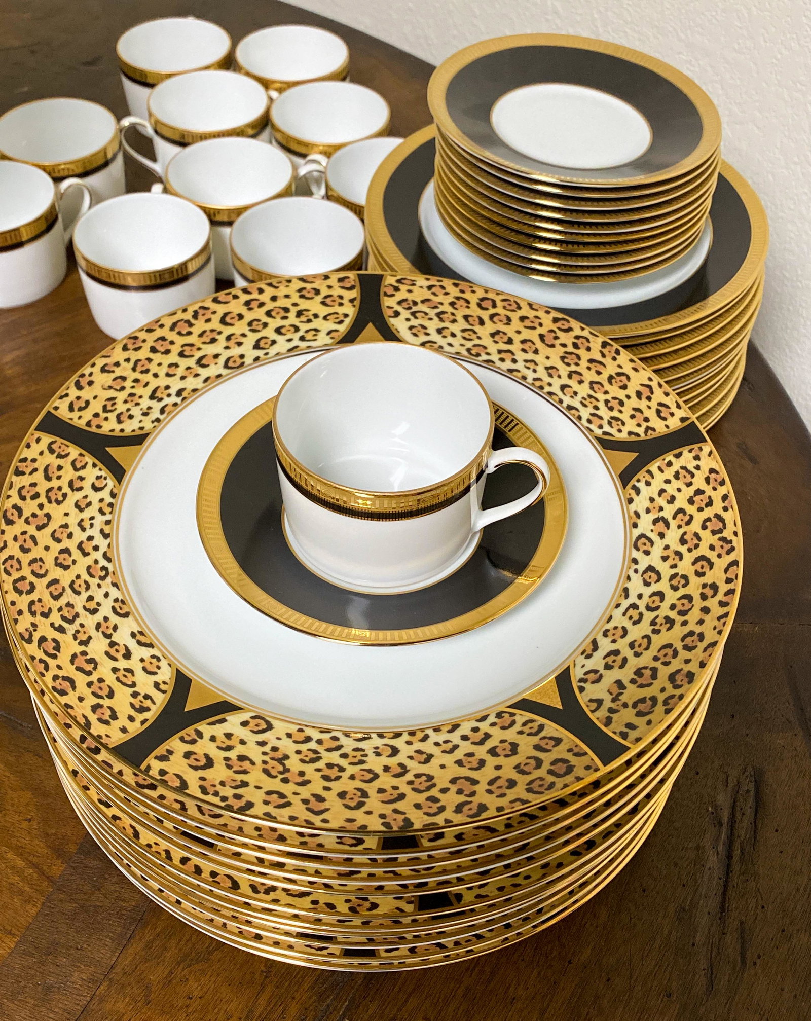 45 Pc Leopard Dinnerware: And 11 Lynn Chase Leopard Dinner Plates Are 11 Inches See Marks
