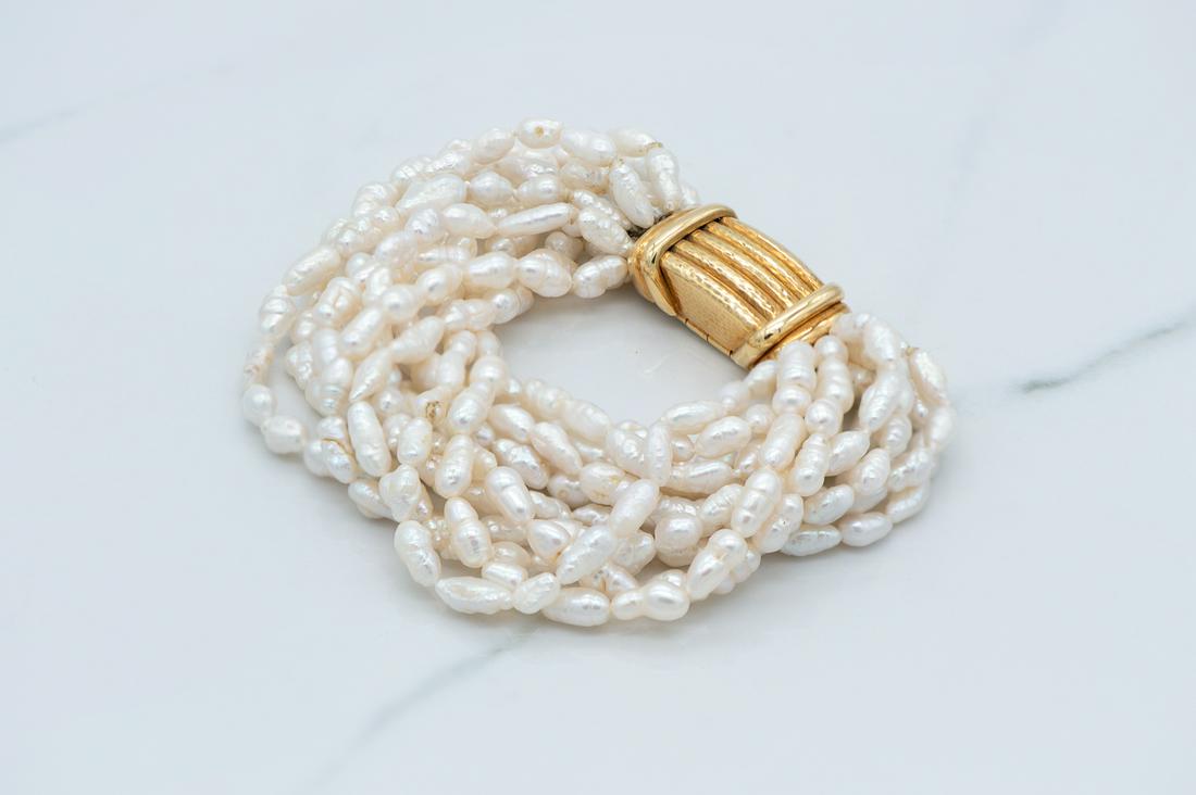 Andrew Clunn 12-strand Pearl Bracelet 18k: Signed, See Photos. We Remind Prospective Bidders These Pieces Are Vintage And May Need Restringing, Though Condition Appears Stable.