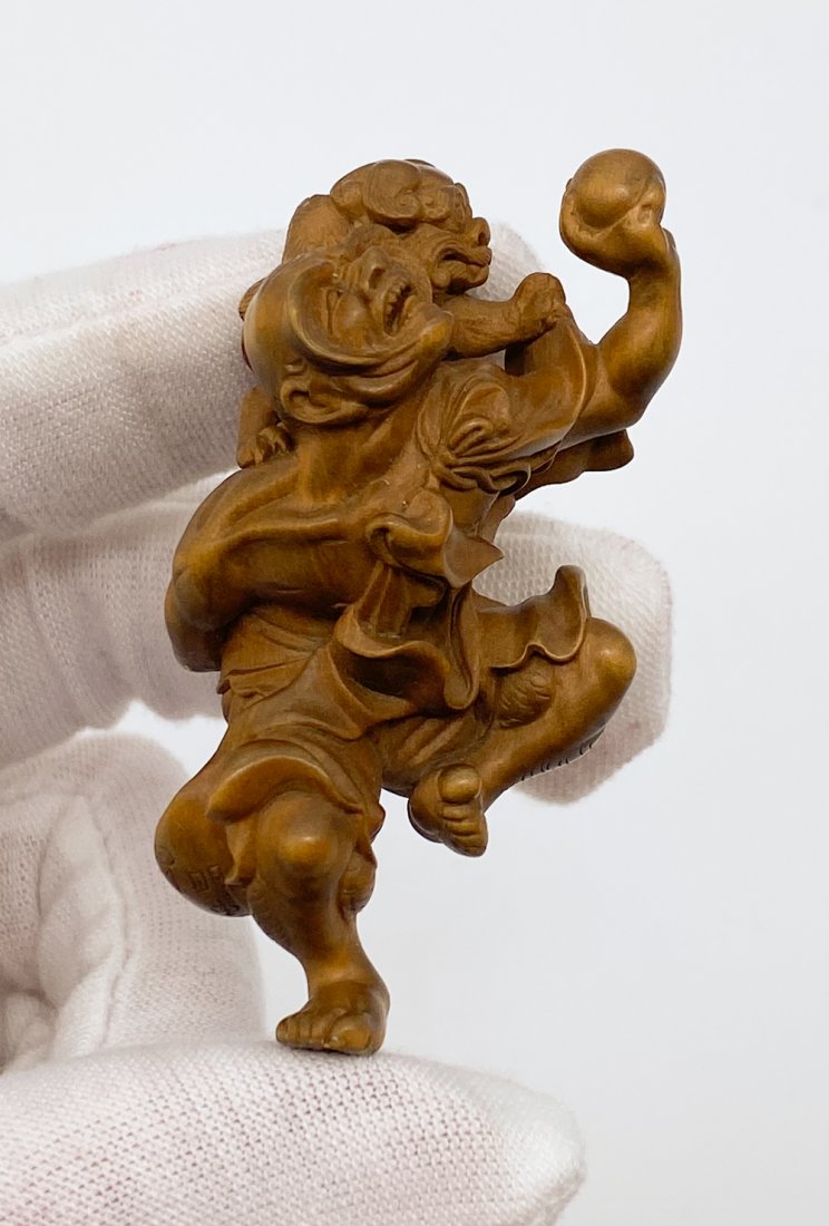 Wood Netsuke Of Man And Shishi: Man Appears To Be Dancing With Foo Dog On His Shoulder. By Hideyuki After The Original By Shoko. Ex- Raymond Bushell. Very Good Condition. See Attached Documentation.