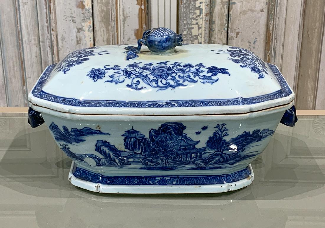 Blue And White Export Tureen: 8.25d X 13.5w X 7.25h. See Photos For Condition.