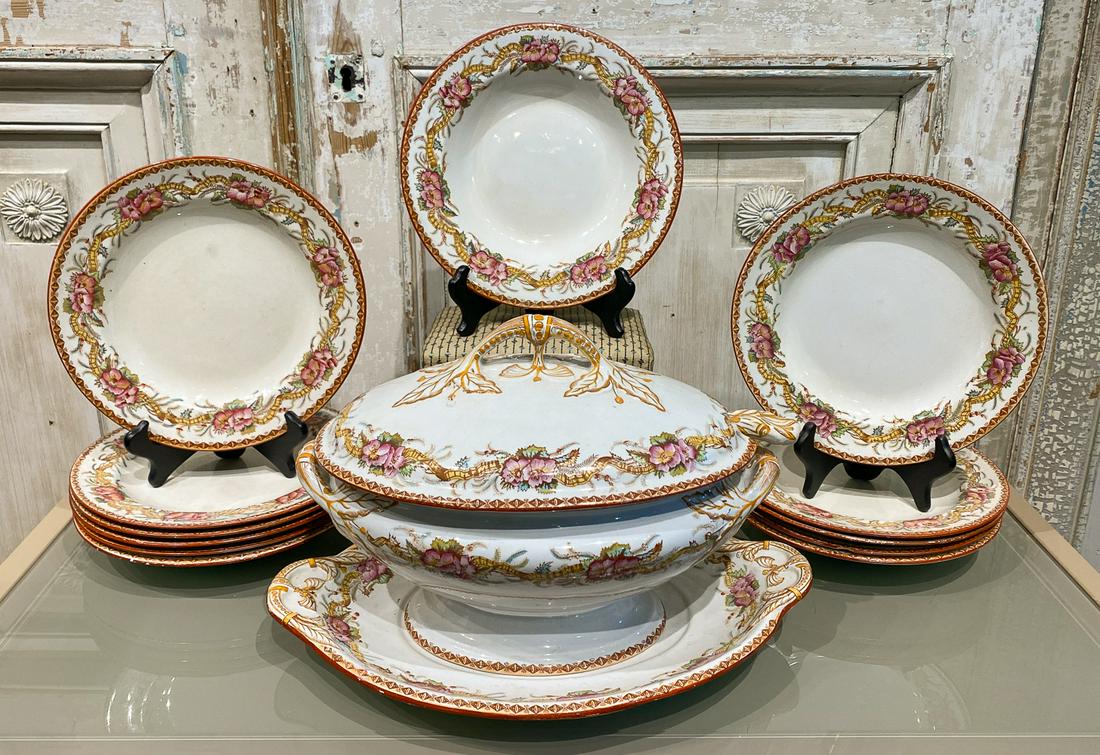 Malkin Geranium Pattern Tureen Set: 5 Bowls, 10 Plates, And Tureen With Lid, Ladle, And Underplate. Tureen In Very Good Condition With Very Little Loss. See Photos For One Crack, Some Chips, And Typical Crazing For Age. Plates Are 10 In