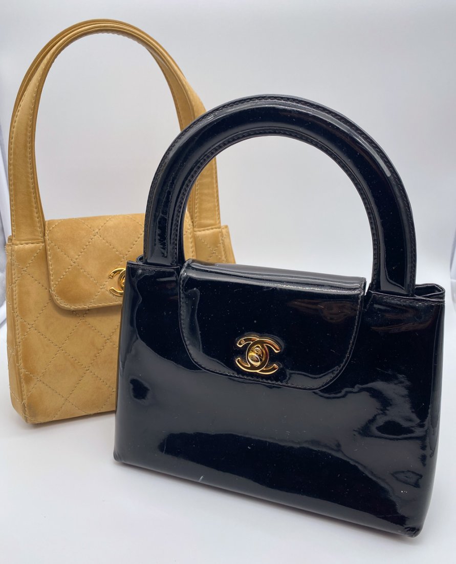 2 Chanel Classic Mini Kelly Bags: In Tan And Black Patent. The Black Purse Has Some Scuffs And Shows Signs Of Wear As Evident In Photos. Tan Needs Full Rehab And Is Tacky To The Touch. An Opportunity To Own Classics In Top Colors. The